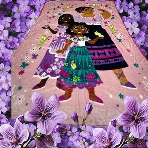 Encanto Disney twin/full plush blanket